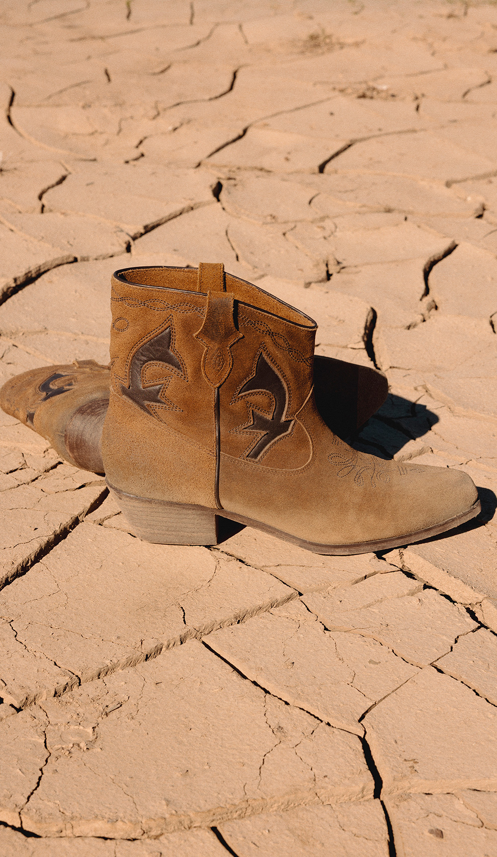 Low-top cowboy boots